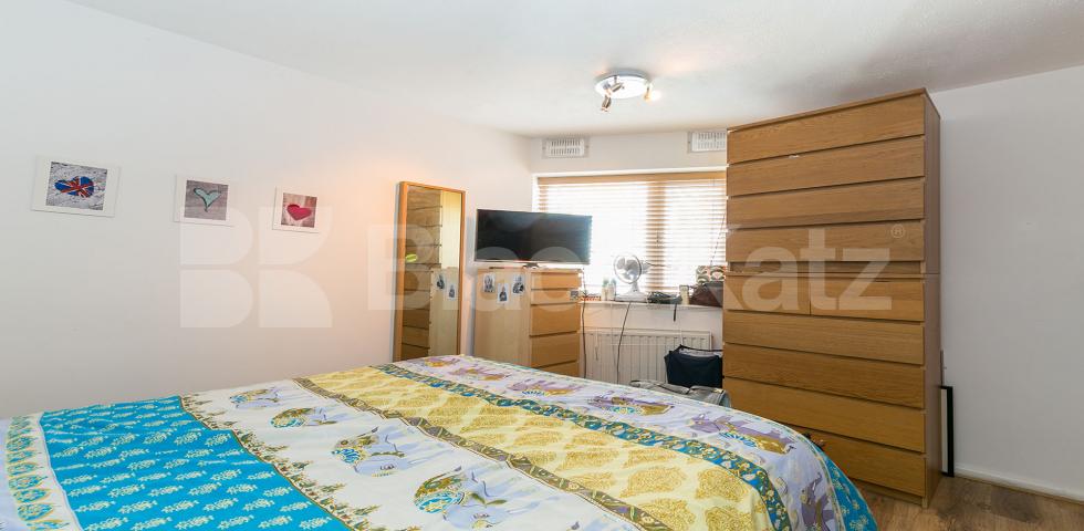 			New Instruction In Heart Of Crouch End !, 1 Bedroom, 1 bath, 1 reception Flat			 Crescent Road, CROUCH END